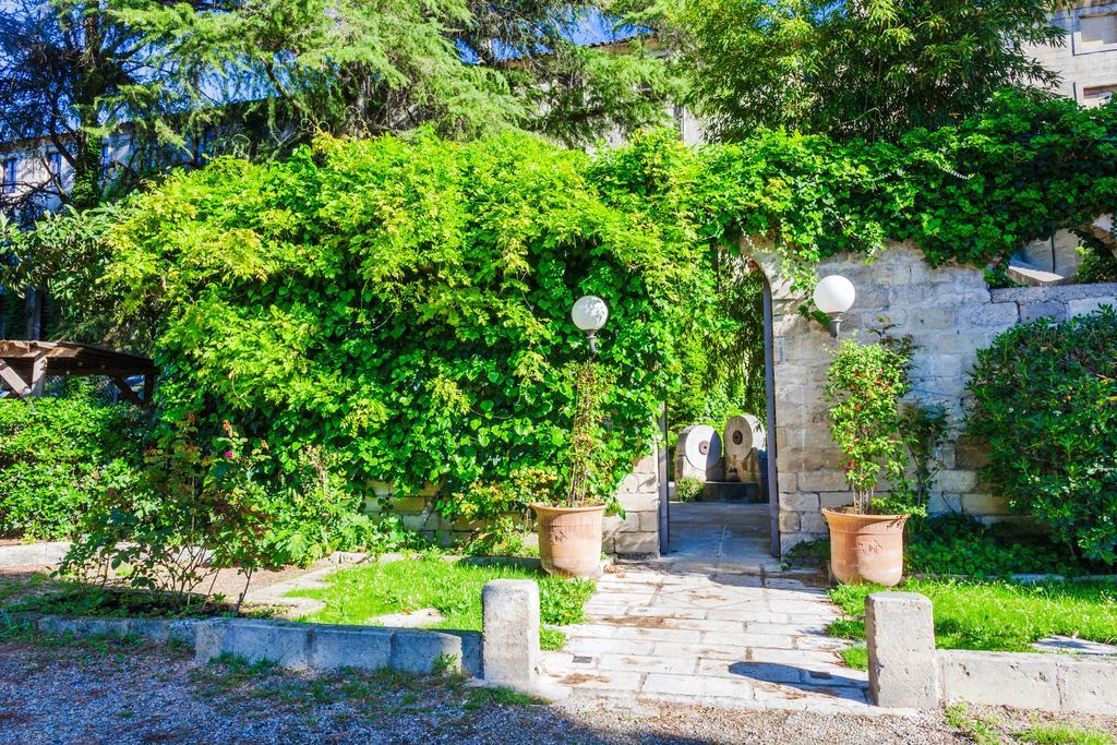 Auberge Du Pont Romain Sommières Exterior foto